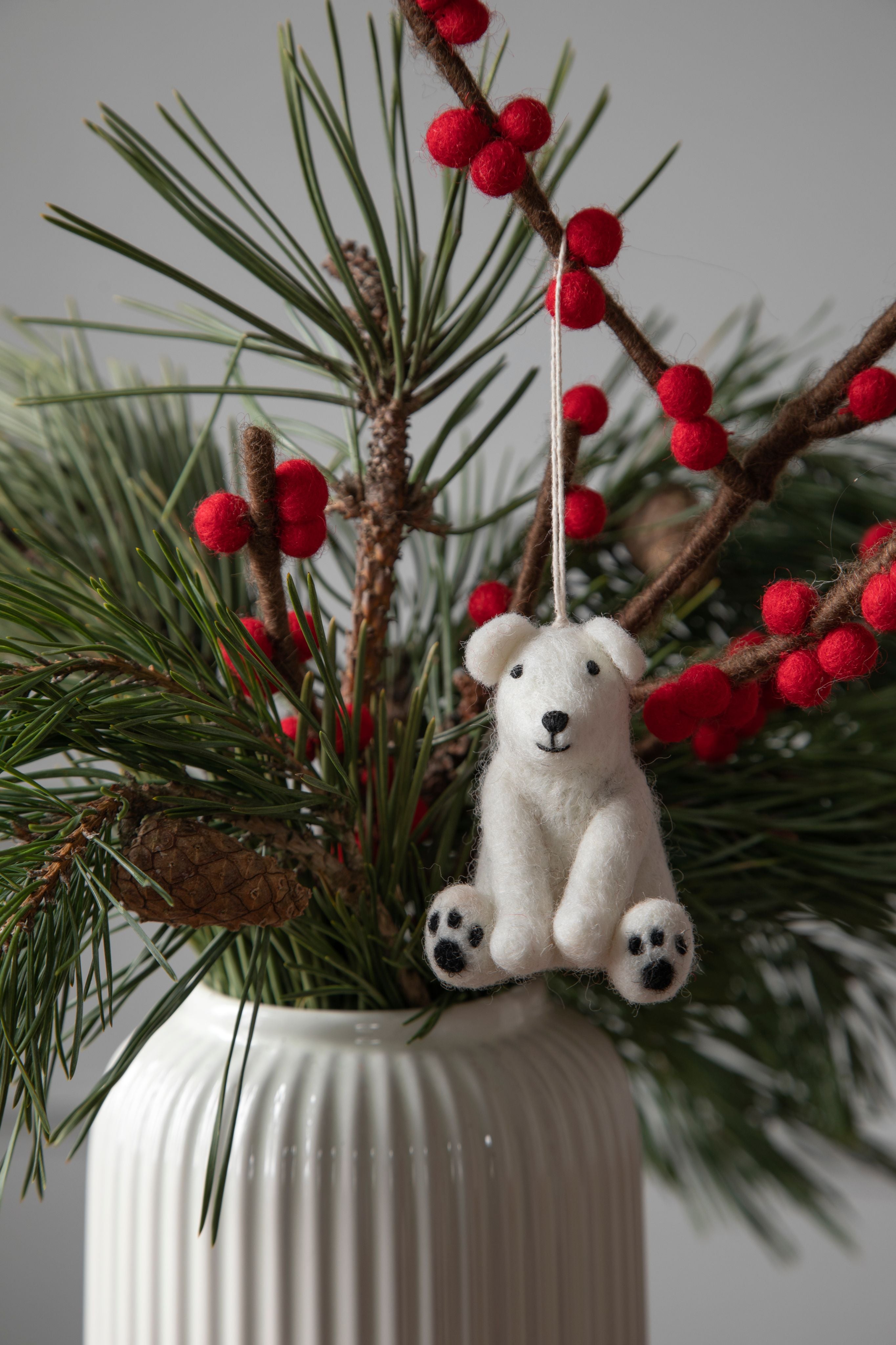Polar Bear Sitting - Gry & Sif - H:7 L: 6 W: 6 cm