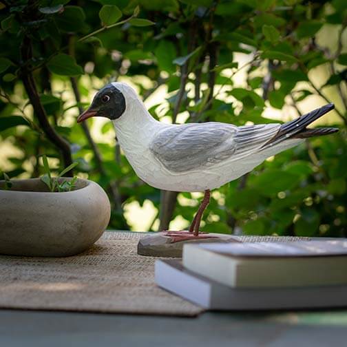 Hættemåge DecoBird - Håndskåret Træfigur Af Wildlife Garden