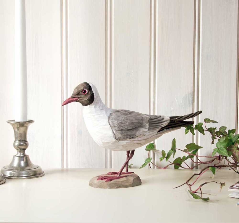 Hættemåge DecoBird - Håndskåret Træfigur Af Wildlife Garden