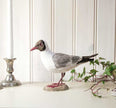 Hættemåge DecoBird - Håndskåret Træfigur Af Wildlife Garden