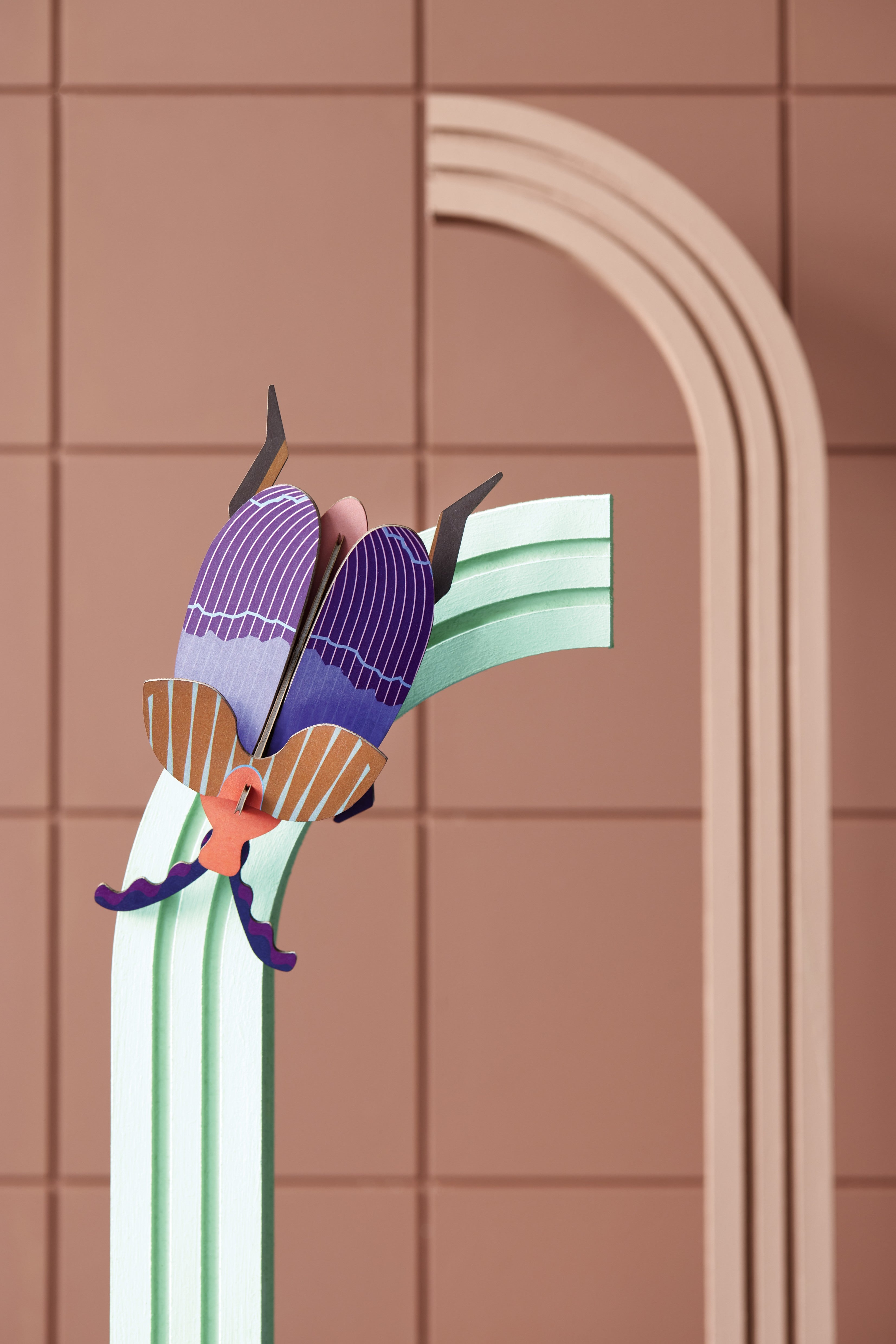Queen Beetle - Studio ROOF