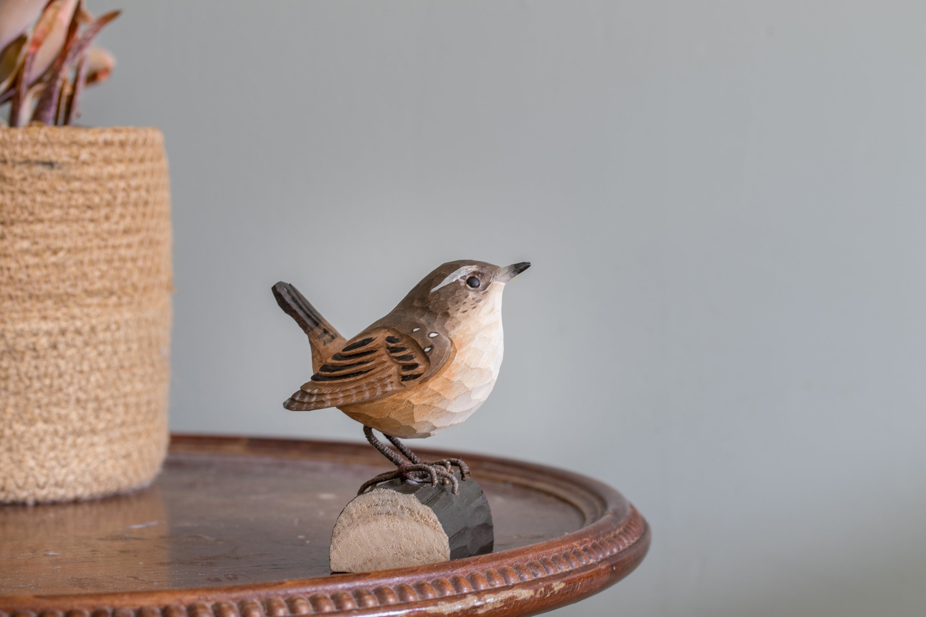 Gærdesmutte DecoBird - Håndskåret Træfigur Af Wildlife Garden