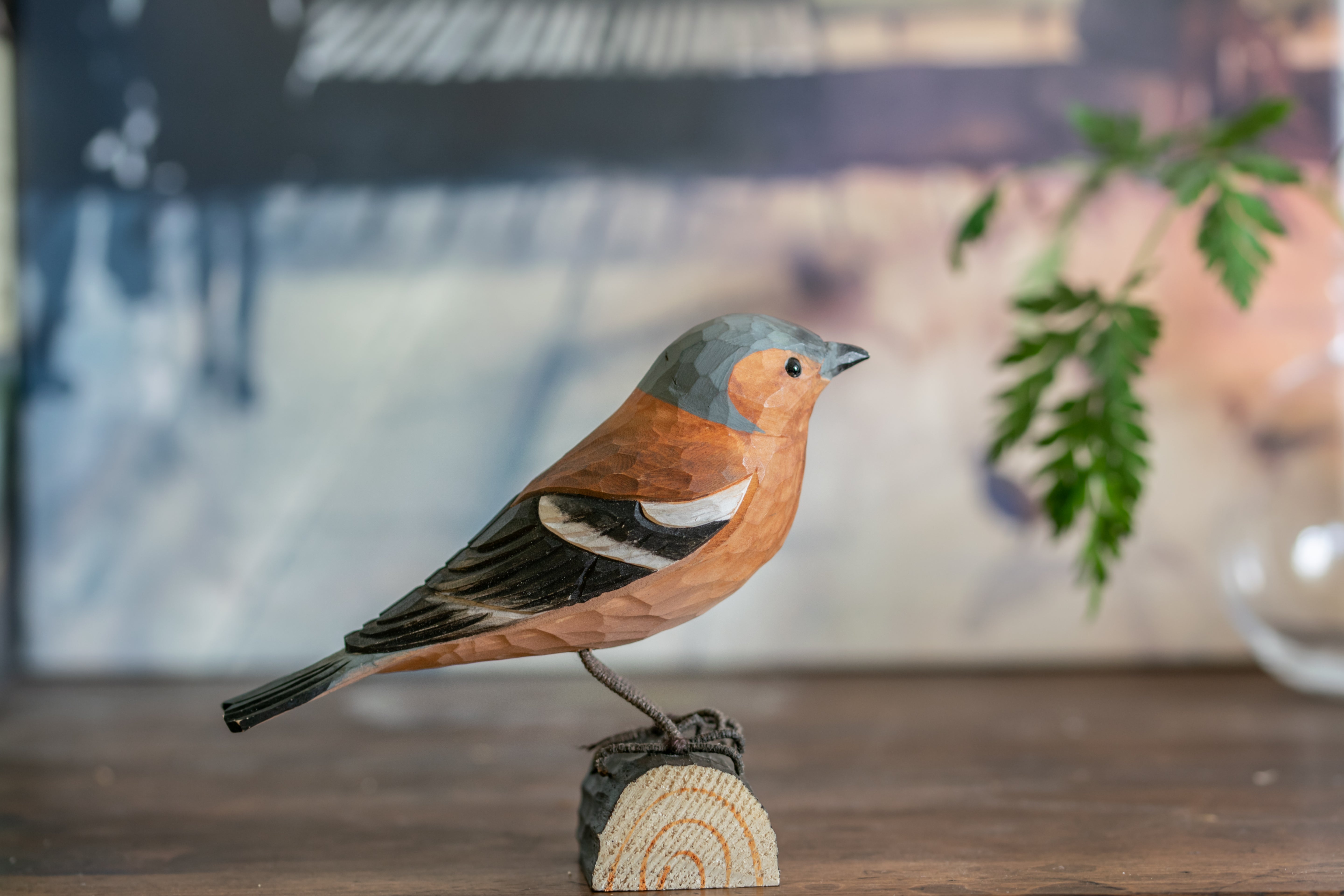 Bogfinke DecoBird - Håndskåret Træfigur Af Wildlife Garden