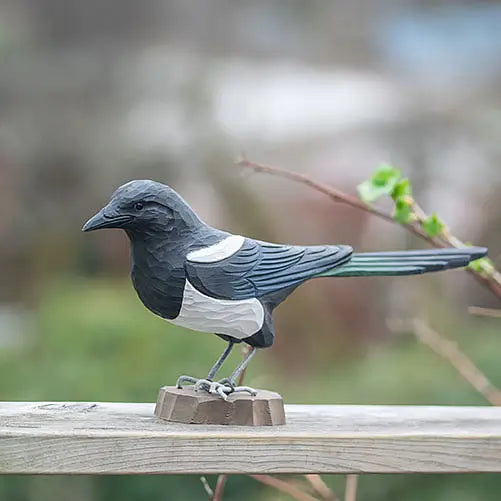 Husskade DecoBird - Håndskåret Træfigur Af Wildlife Garden