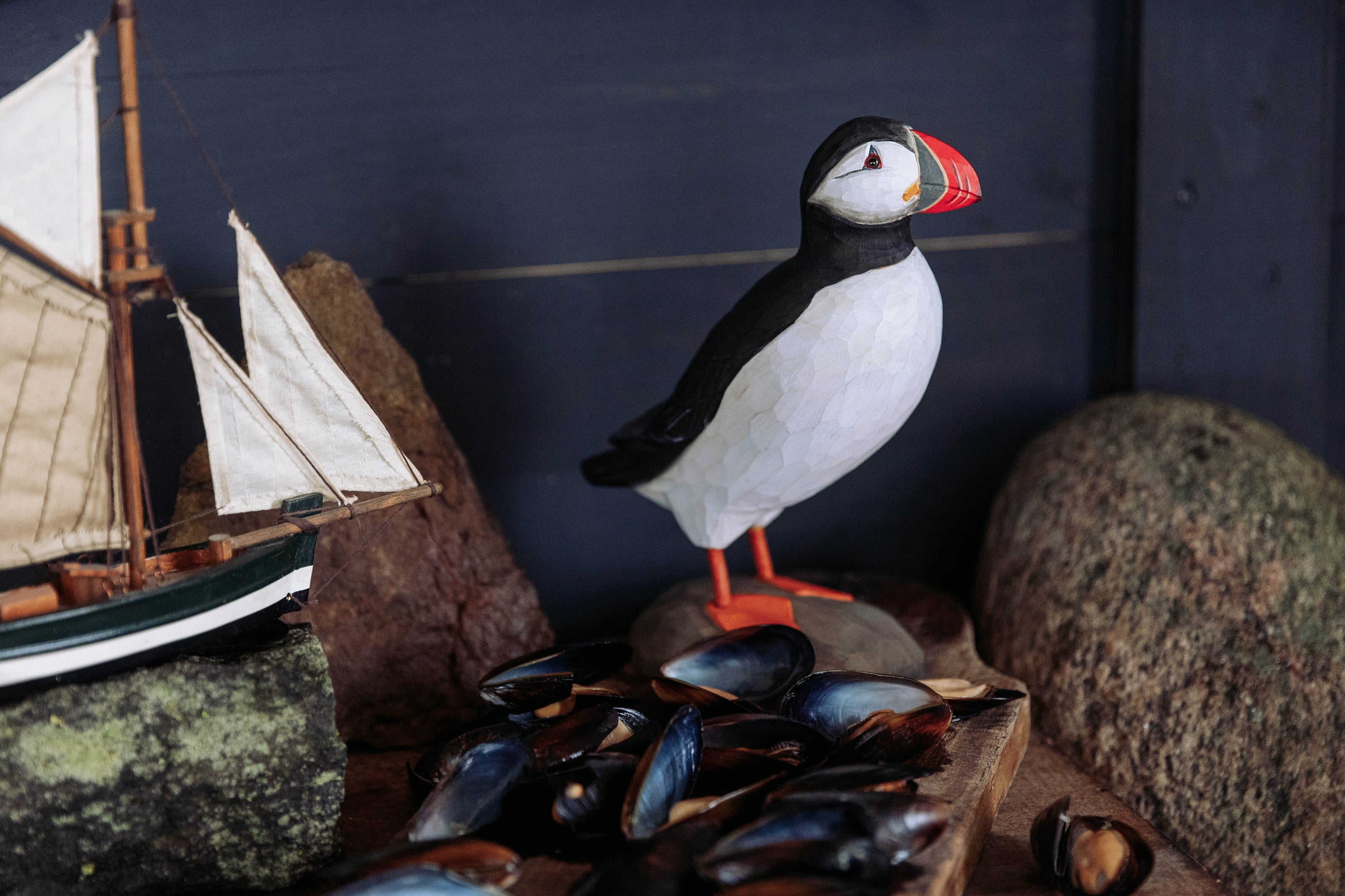 Lunde DecoBird - Håndskåret Træfigur Af Wildlife Garden