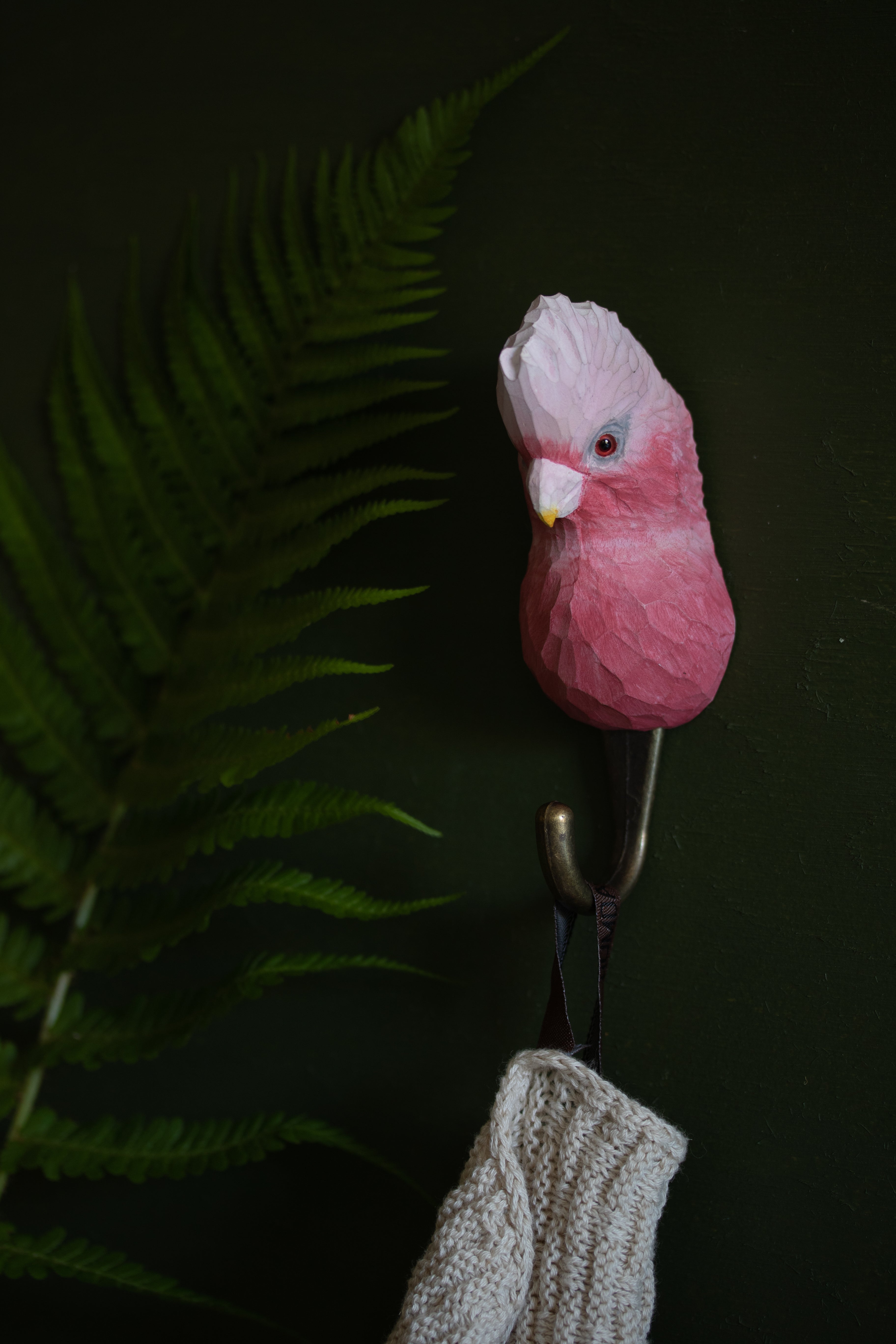 Rosa Kakadue Knage | Håndskåret Knage fra Wildlife Garden