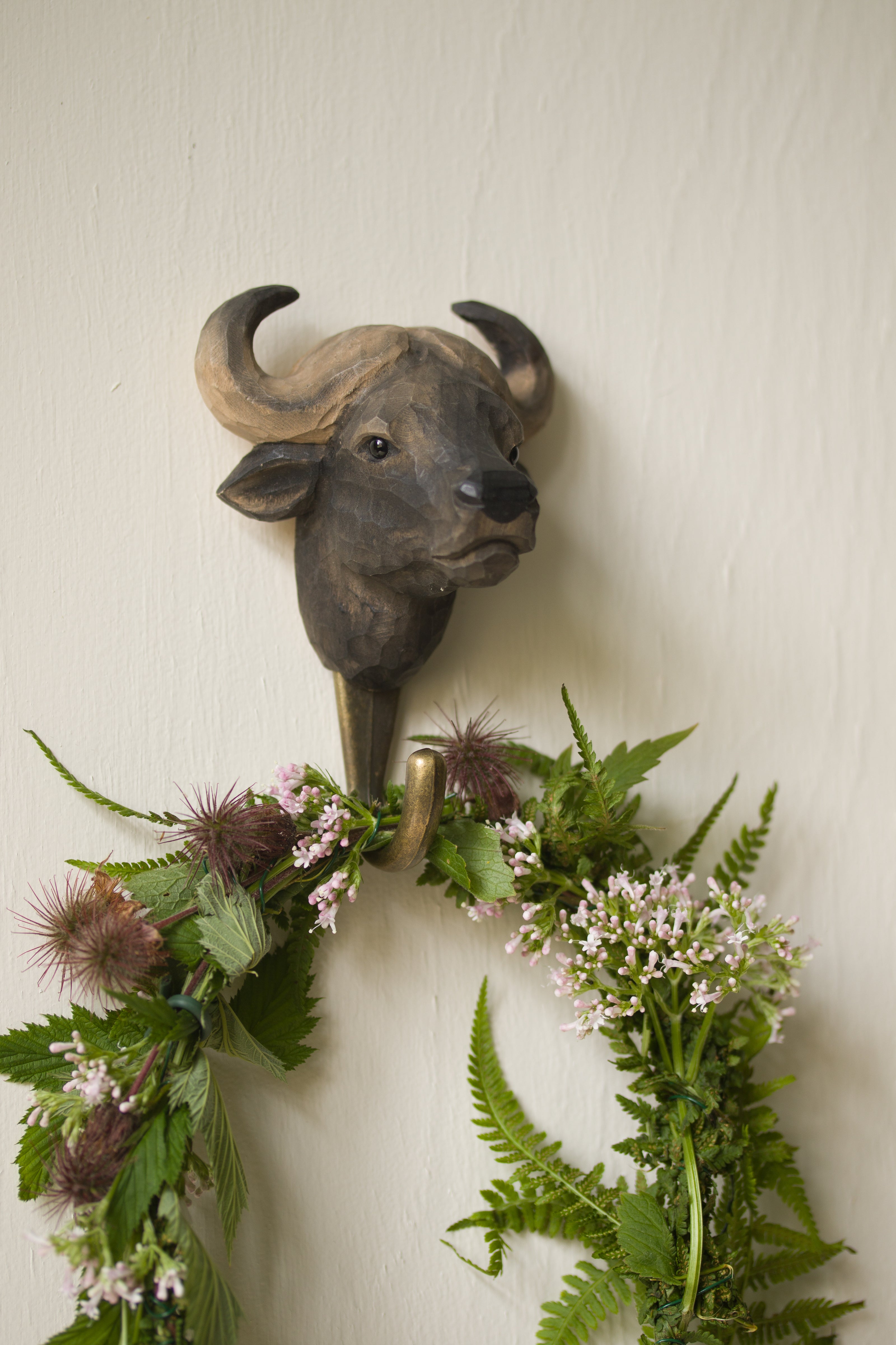 Afrikansk Bøffel knage | Håndskåret Knage fra Wildlife Garden