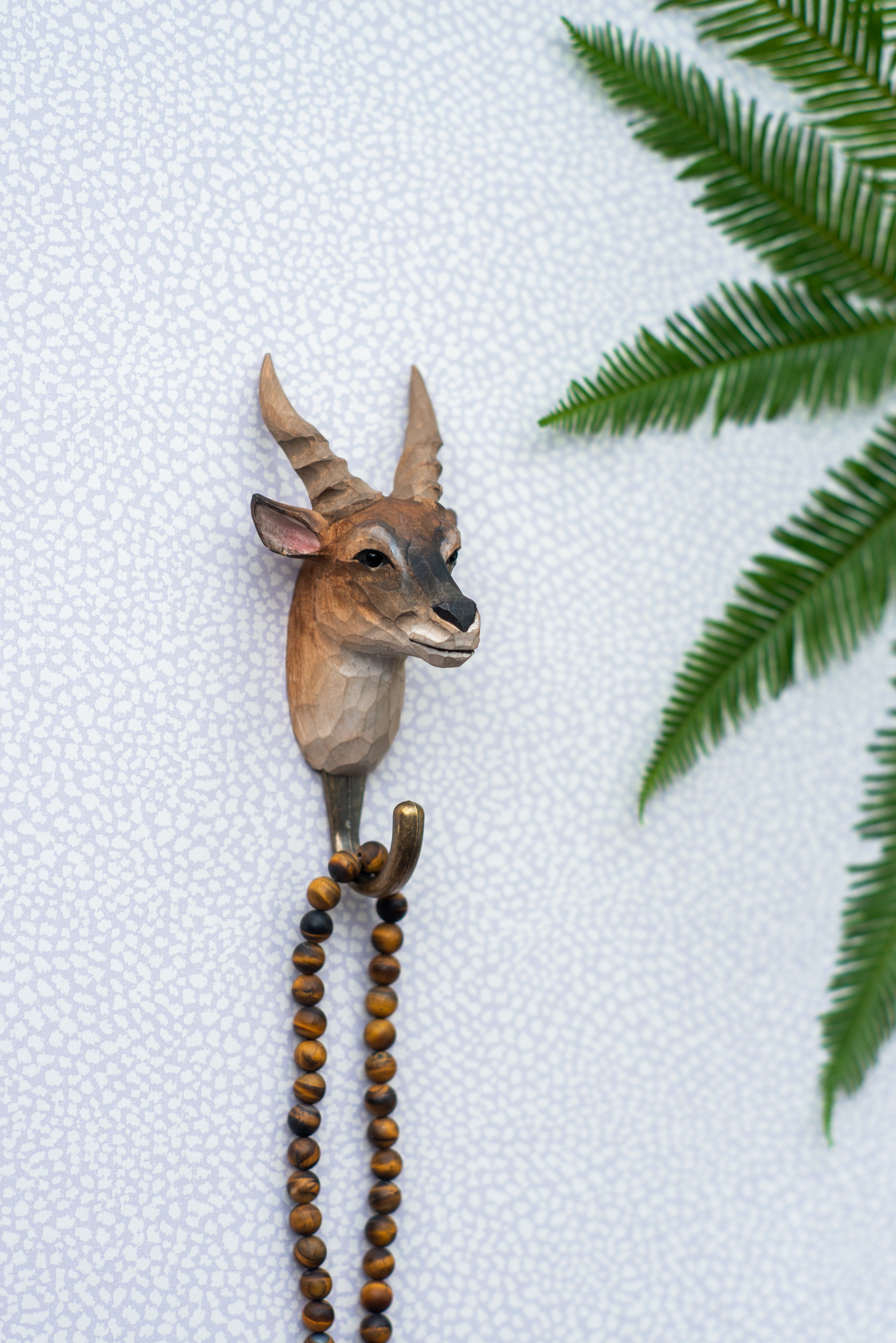 Elsdyrantilope knage | Håndskåret Knage fra Wildlife Garden