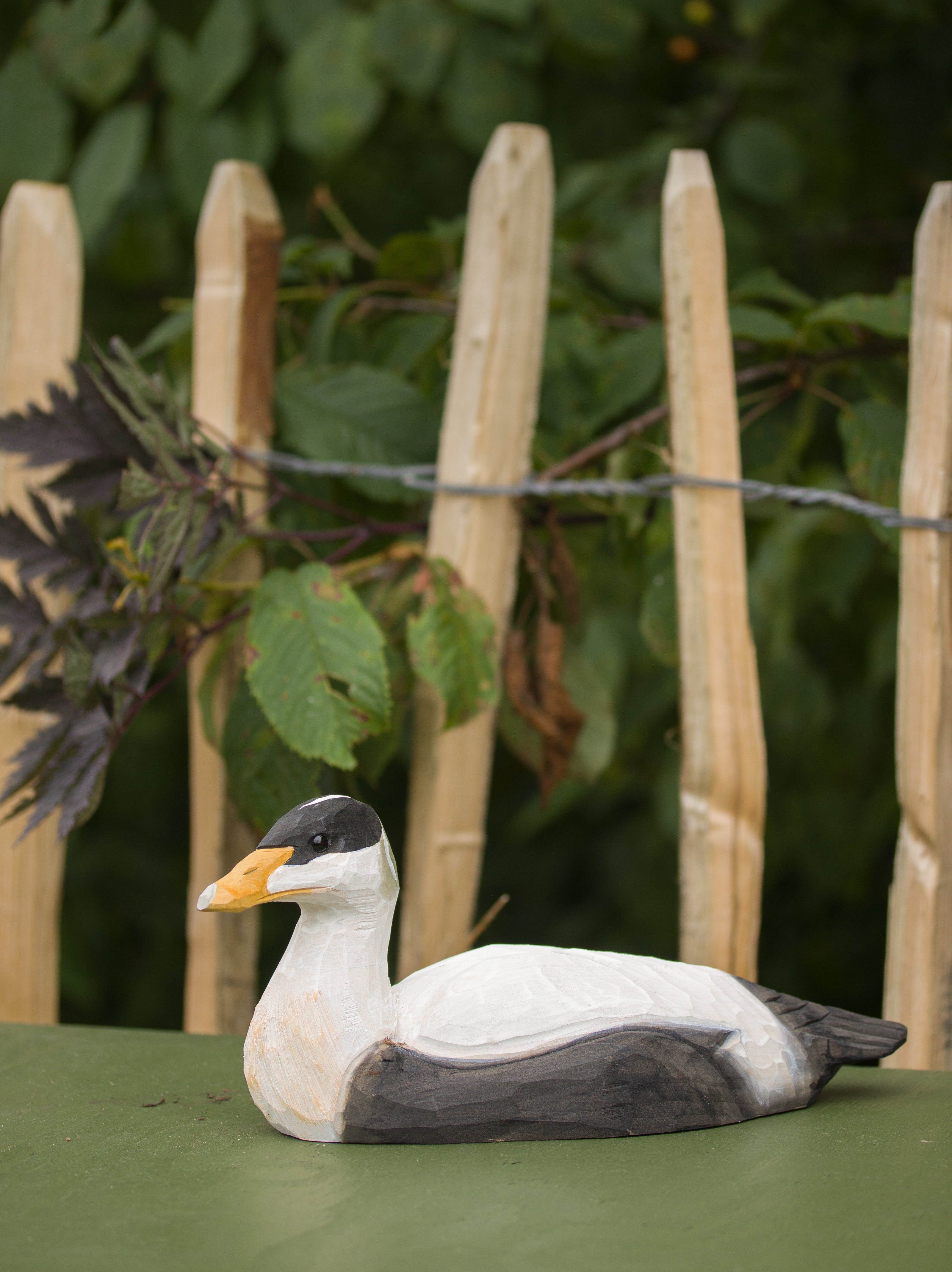 Edderfugl DecoBird - Håndskåret Træfigur Af Wildlife Garden