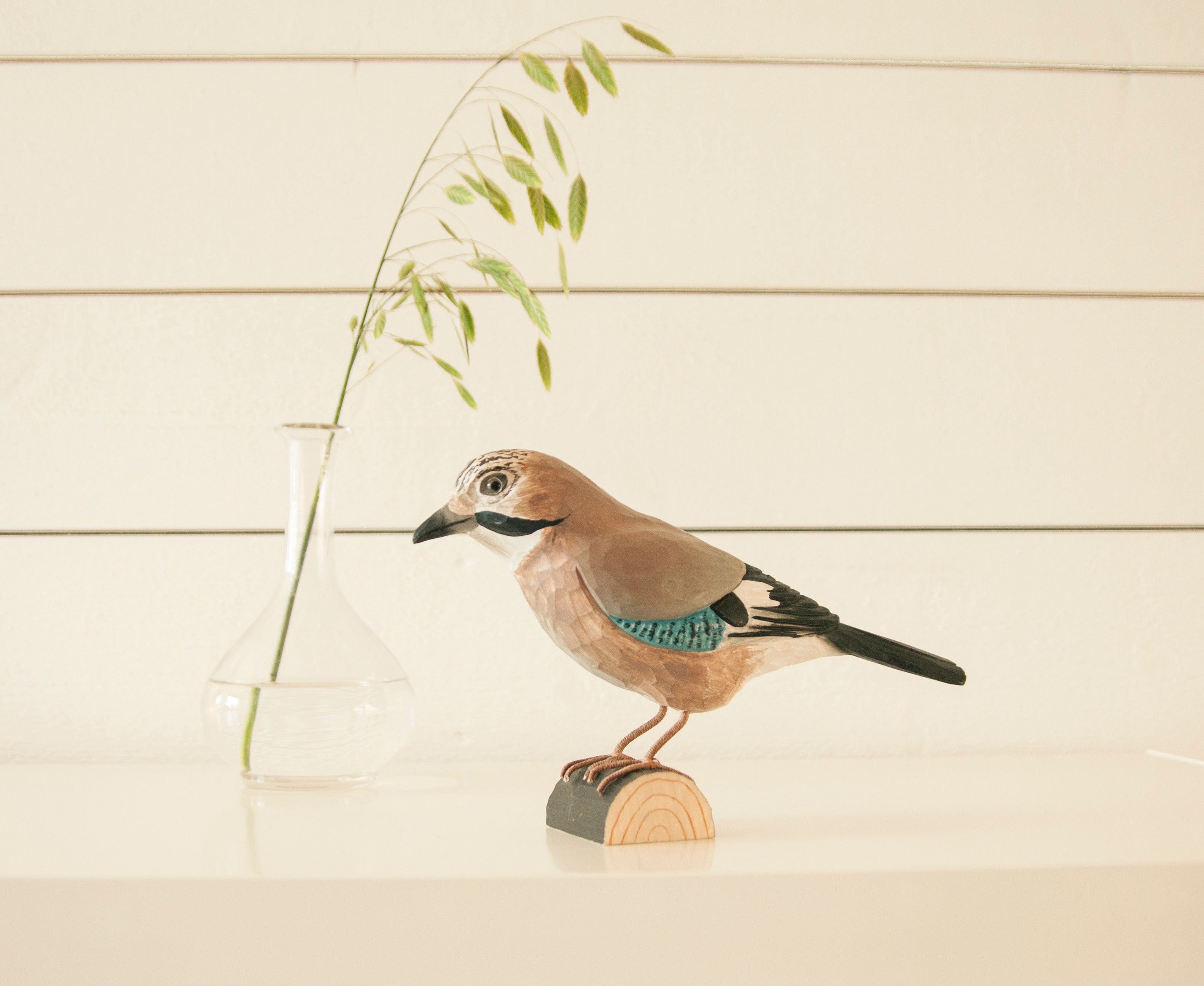Skovskade DecoBird - Håndskåret Træfigur Af Wildlife Garden