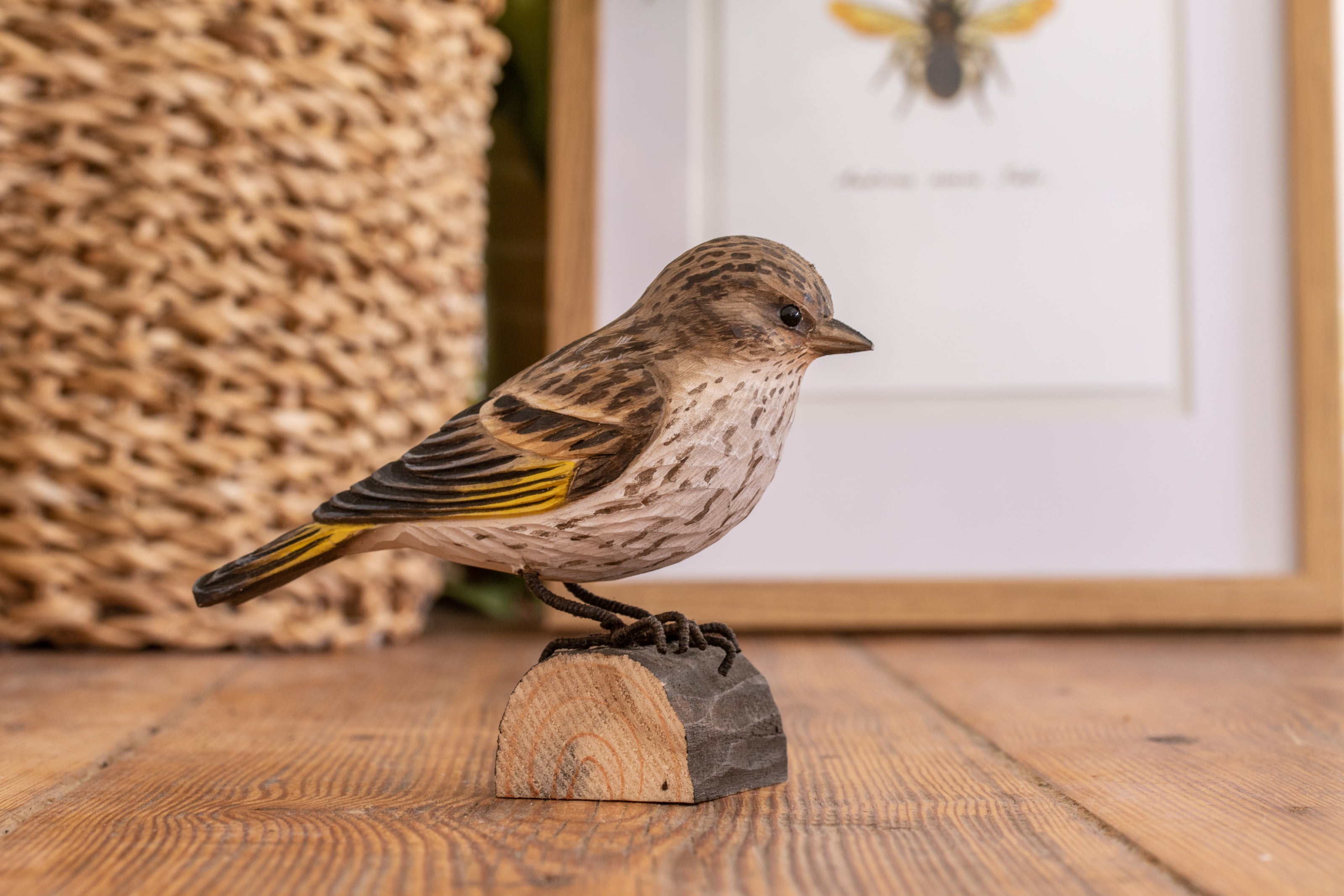 Grønsisken DecoBird - Håndskåret Træfigur Af Wildlife Garden