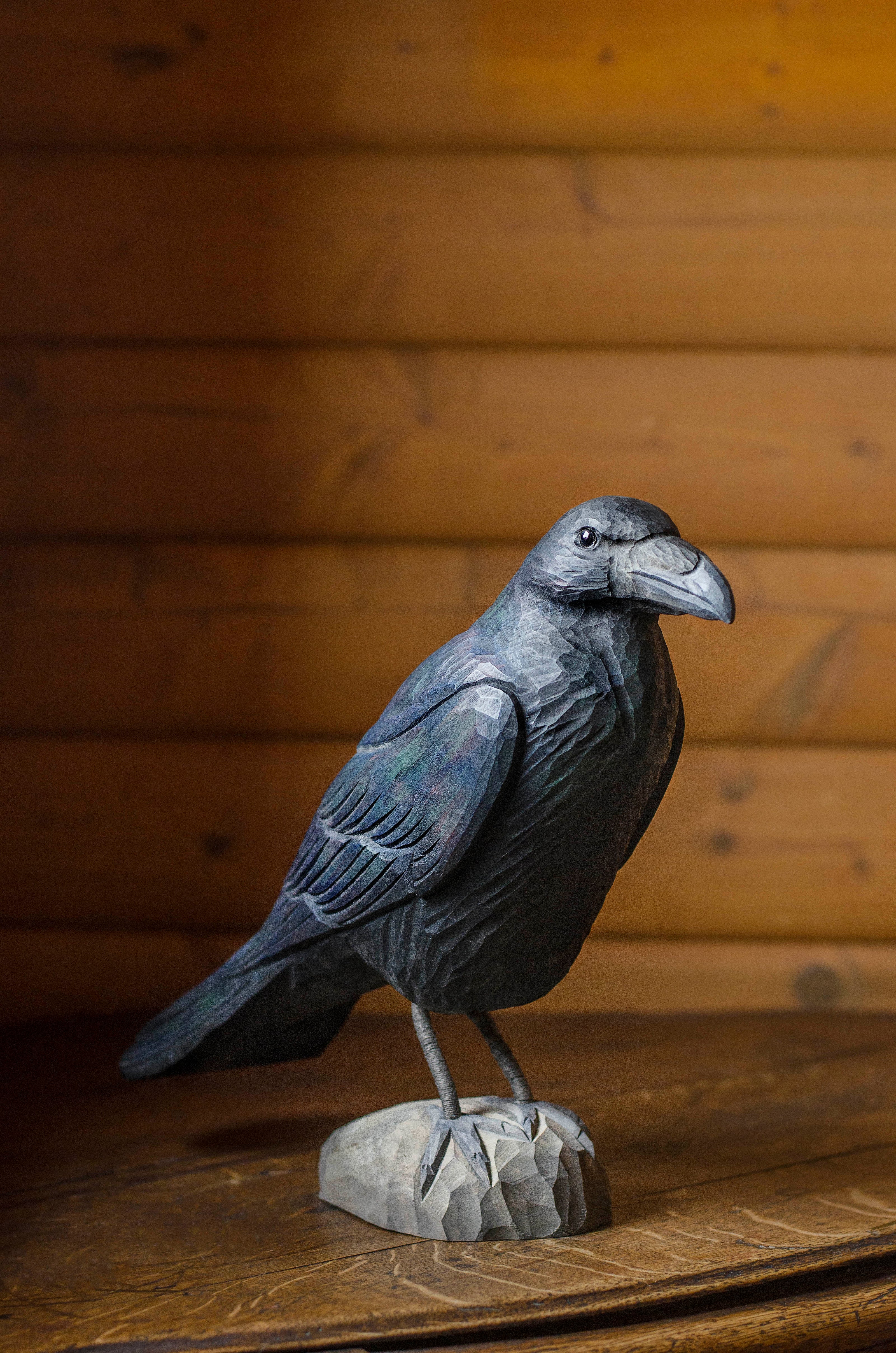 Ravn DecoBird - Håndskåret Træfigur Af Wildlife Garden
