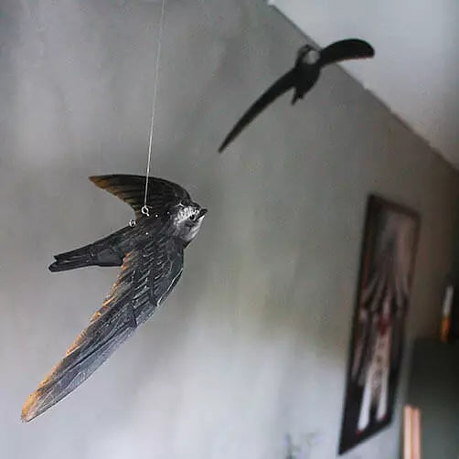 Flyvende Mursejler DecoBird - Håndskåret Træfigur Af Wildlife Garden
