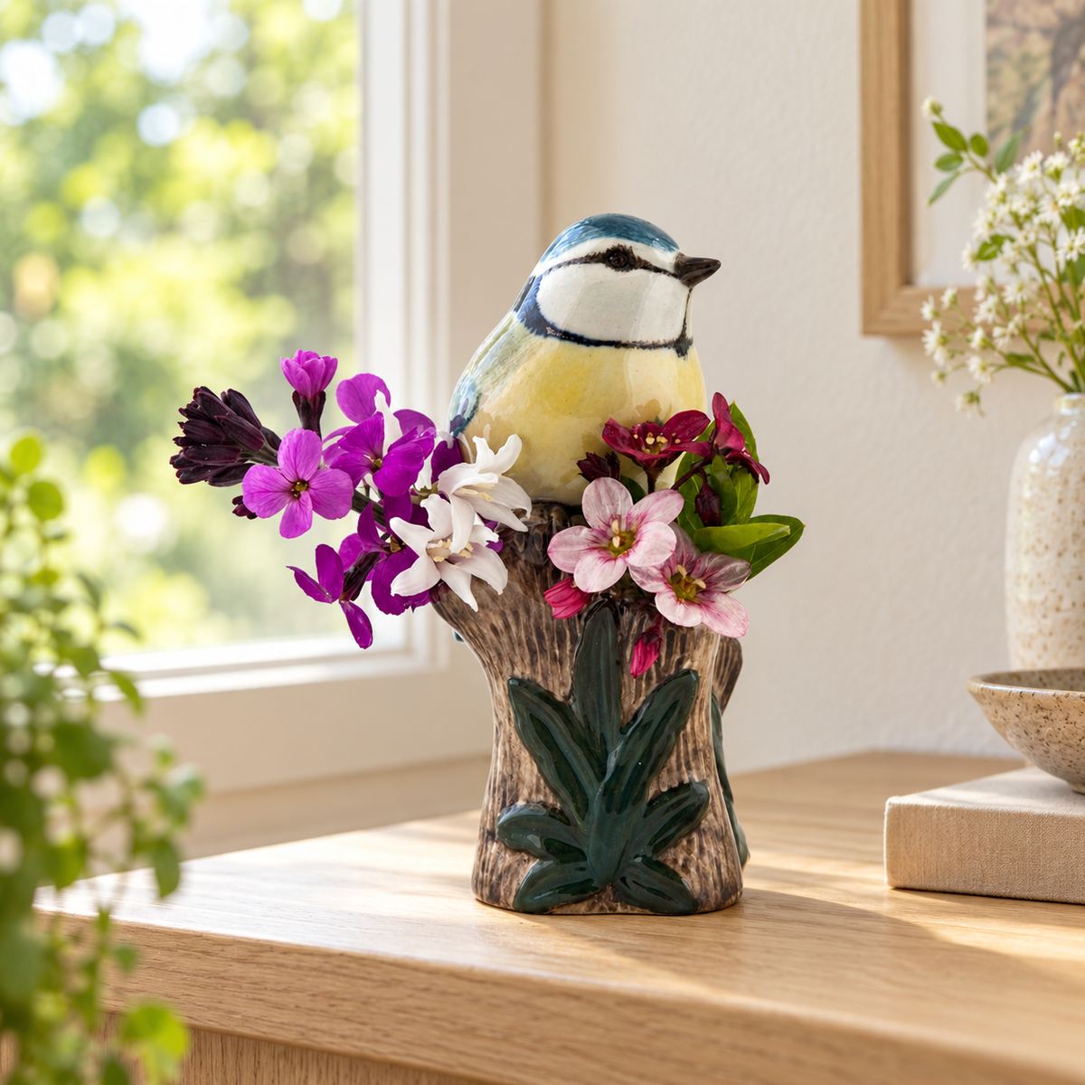 Lille vase med blåmejse fra Quail i hjemlige omgivelser
