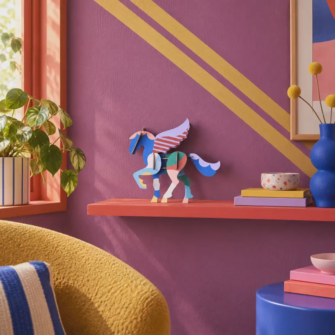 Indlæs video: Pegasus – 3D-figur fra Studio ROOF