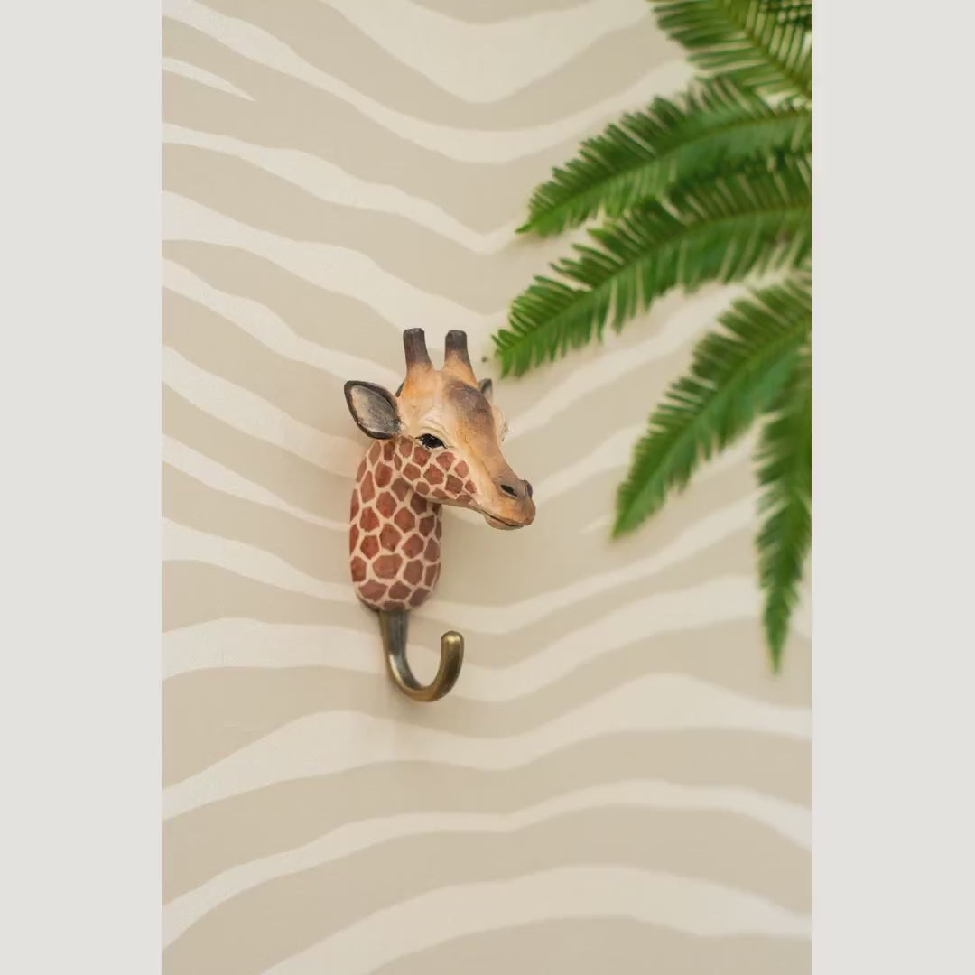 Indlæs video: Giraf – knage fra Wildlife Garden