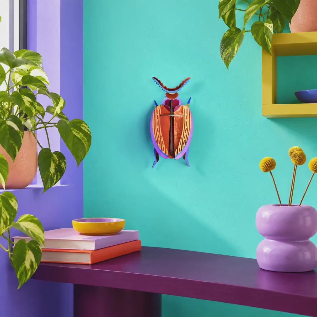 Indlæs video: Cuprum Beetle – 3D-vægdekoration fra Studio ROOF - Udgår