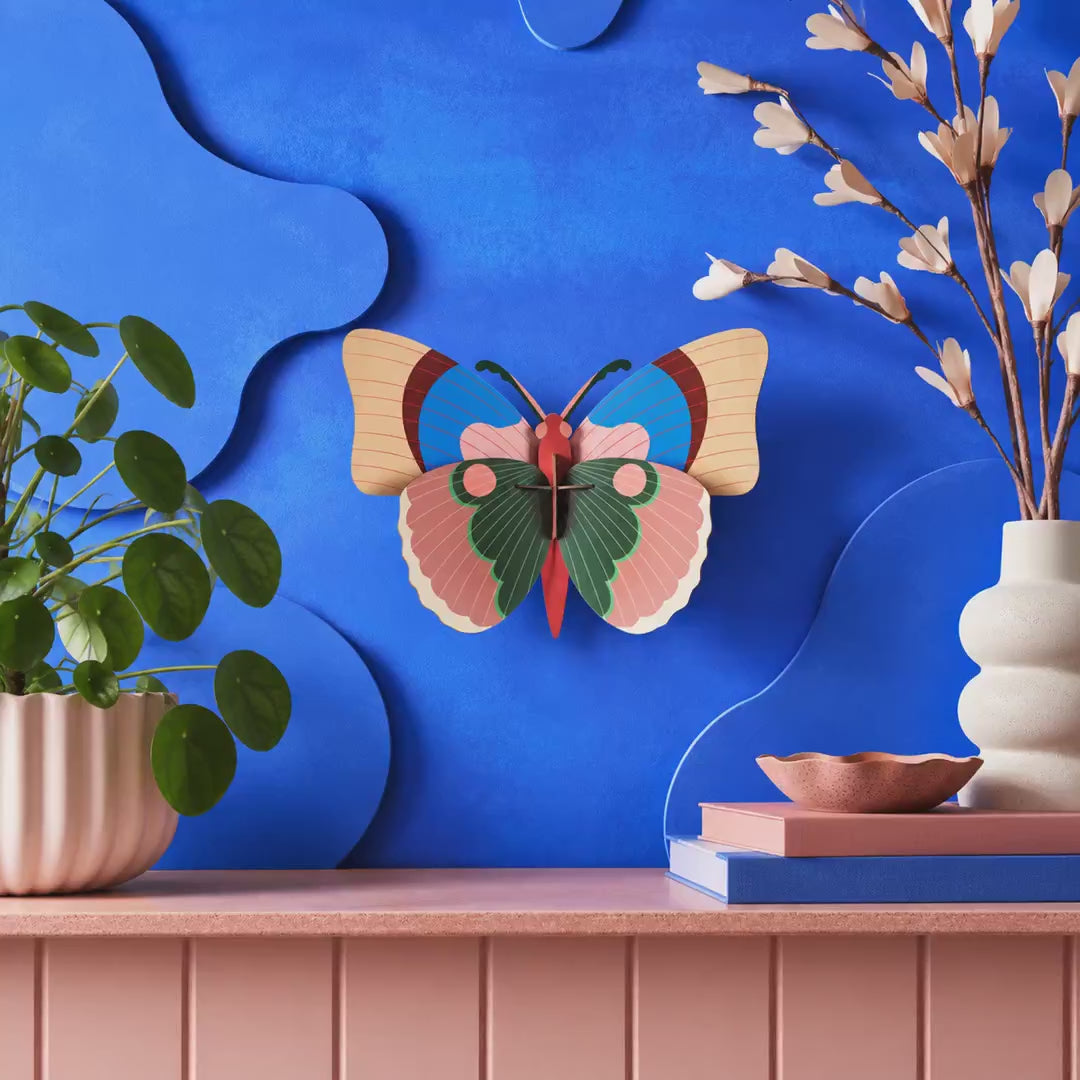 Indlæs video: Cepora Butterfly – 3D-vægdekoration fra Studio ROOF