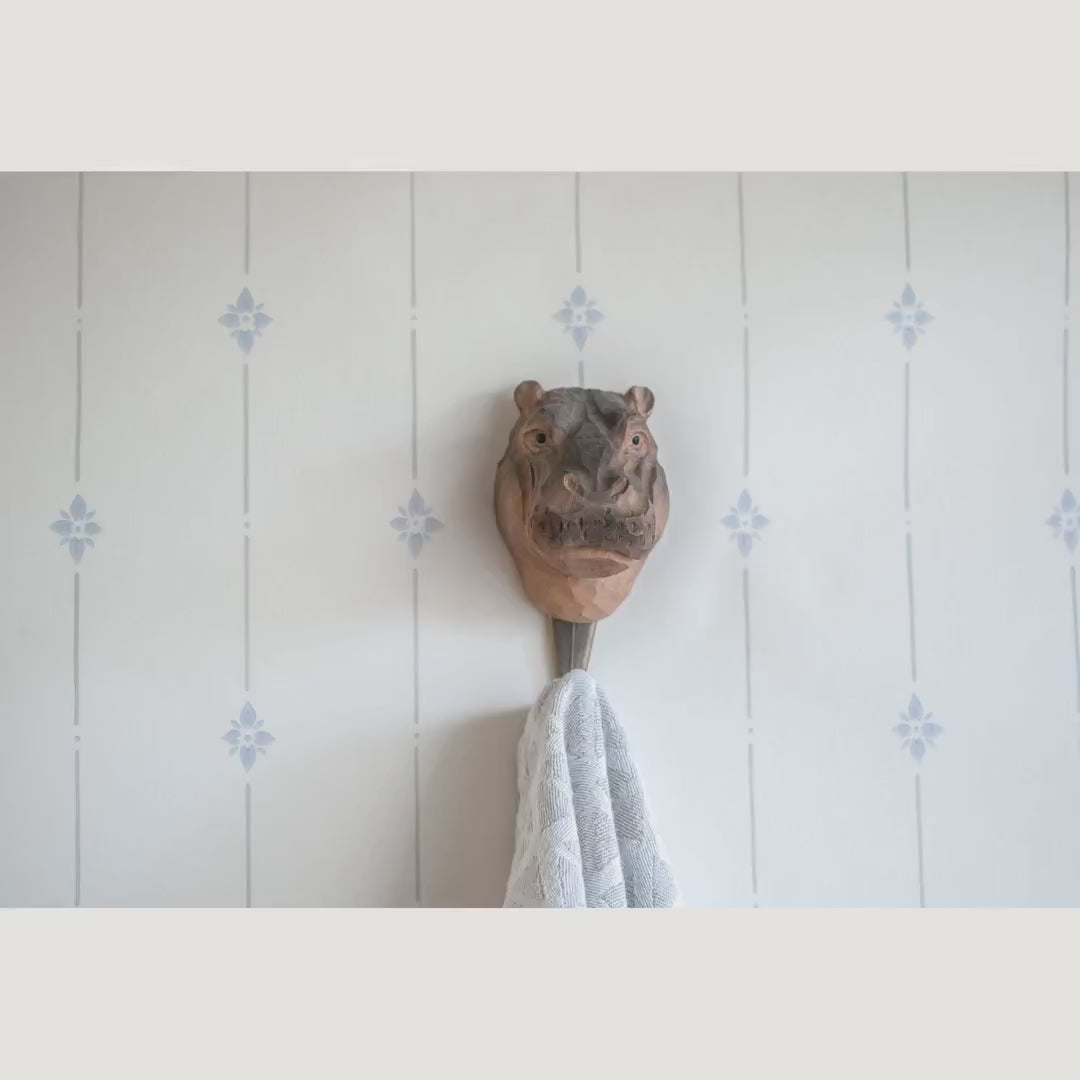 Indlæs video: Flodhest – knage fra Wildlife Garden