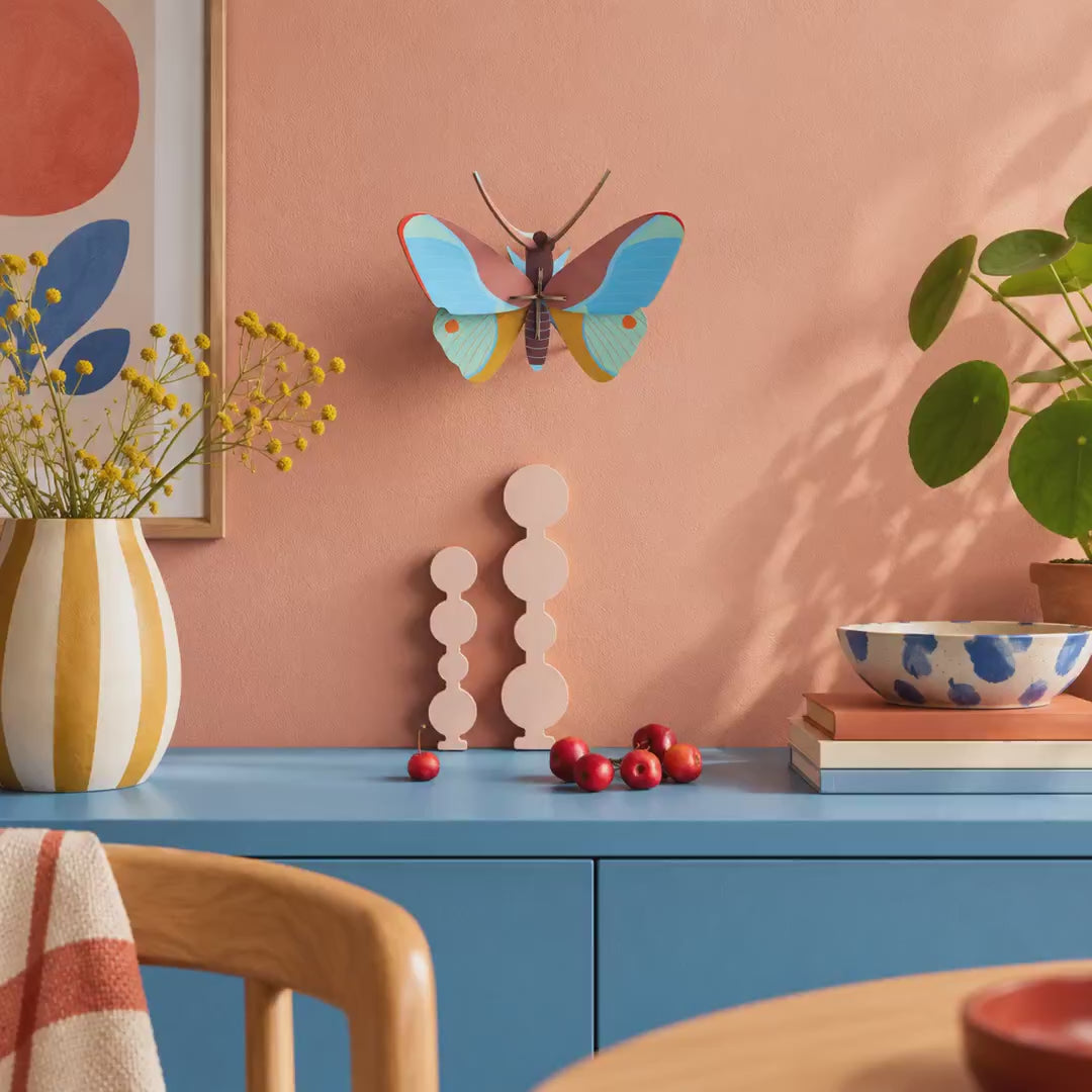 Indlæs video: Claudina Butterfly – 3D-vægdekoration fra Studio ROOF