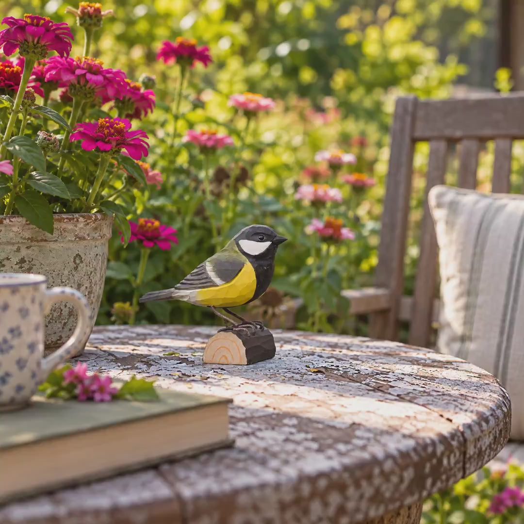 Indlæs video: Musvit – DecoBird-træfugl fra Wildlife Garden