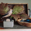 Silkehale DecoBird - Håndskåret Træfigur Af Wildlife Garden🪶