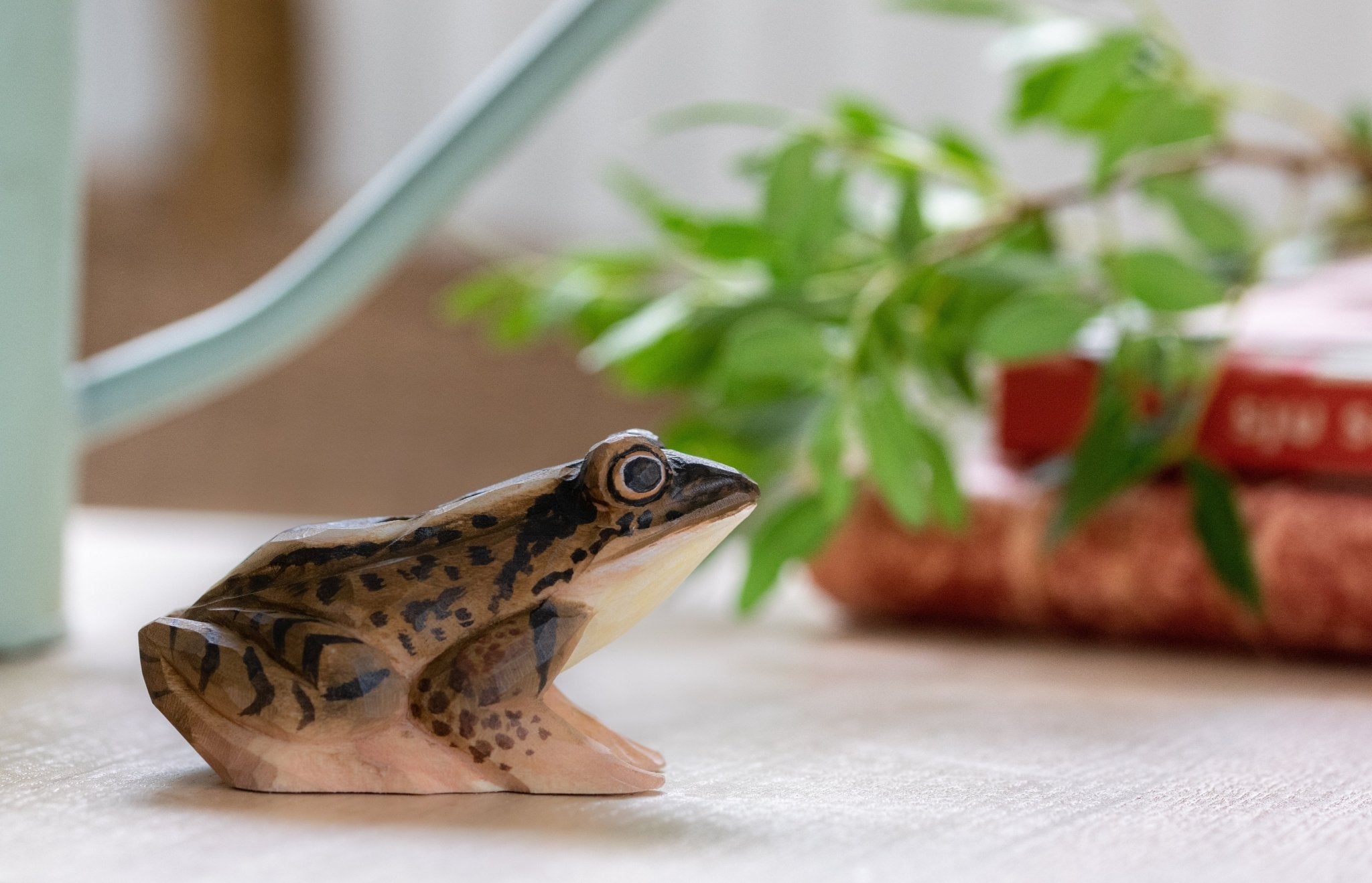 Spidssnudet Frø træfigur - NaturHandel.dk
